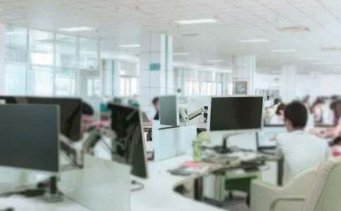 �Ƶ�칫����Ա���չ����ܽ�