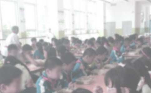 小班上学期健康教案《我会自己吃饭》