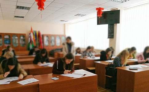 【实用】期中考试作文300字4篇