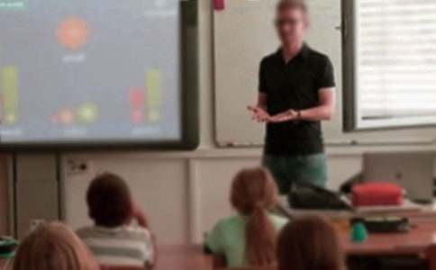 给老师的介绍信【热门】