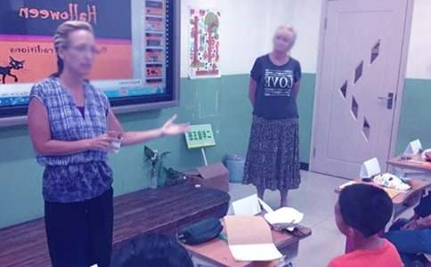 【推荐】四年级的老师的作文汇总十篇