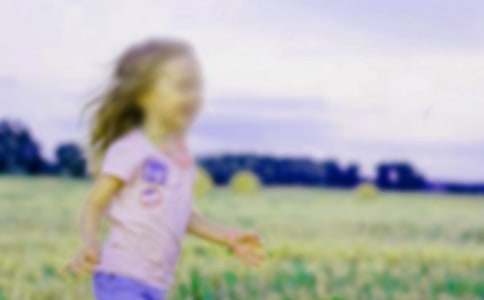 擦皮鞋的小女孩记叙文