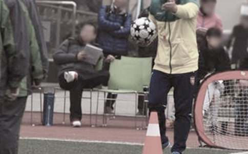 体育教师年度考核自我鉴定范文通用