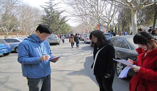 �м��˹������б���